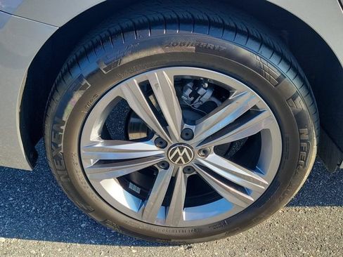 Certified 2023 Volkswagen Jetta SE w/ Panoramic Sunroof Package FWD image 5
