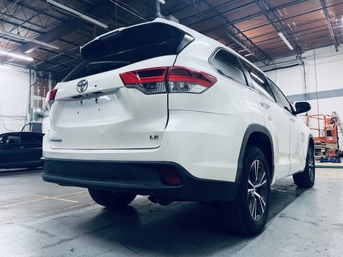 Used 2017 Toyota Highlander Plus FWD image 5