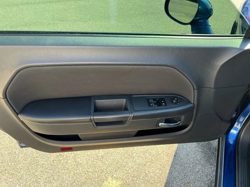 Used 2010 Dodge Challenger SE image 17