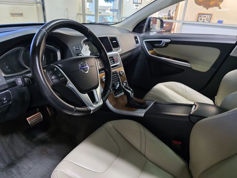 Used 2018 Volvo S60 T5 Inscription Platinum image 16