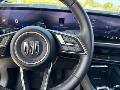Used 2025 Buick Envision Preferred image 29