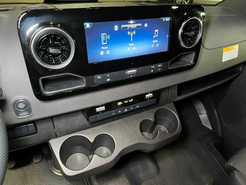 Used 2025 Mercedes-Benz Sprinter 2500 image 30