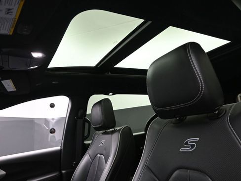 Used 2023 Chrysler Pacifica Limited w/ S Appearance Package image 17