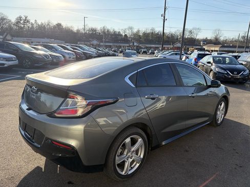 Used 2017 Chevrolet Volt LT w/ Comfort Package image 8