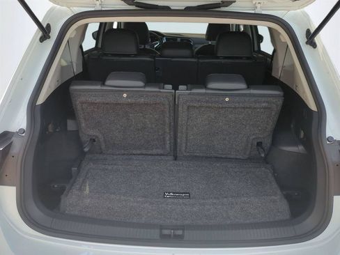 Used 2022 Volkswagen Tiguan SE w/ Panoramic Sunroof Package FWD image 14