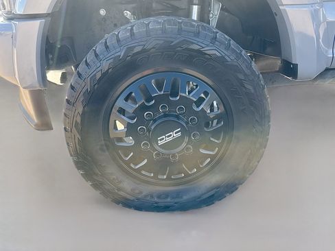 Certified 2022 Ford F450 Platinum w/ FX4 Off-Road Package image 35