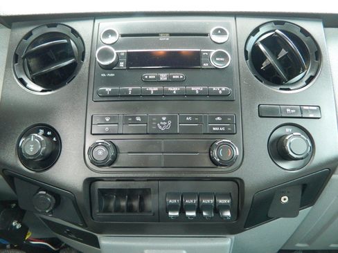 Used 2014 Ford F250 XL w/ Power Equipment Group AWD/4WD image 16