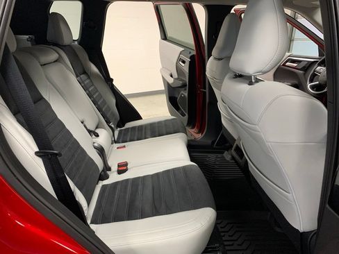 Used 2025 Mitsubishi Outlander SE AWD/4WD image 6