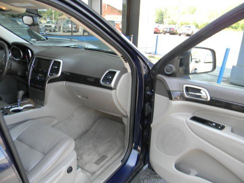 Used 2012 Jeep Grand Cherokee Laredo AWD/4WD image 23