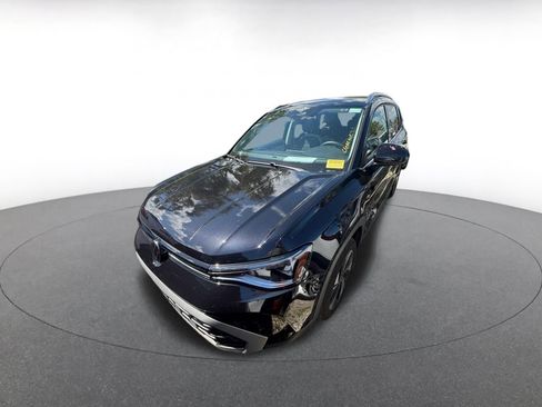 Used 2025 Volkswagen Taos SE image 3