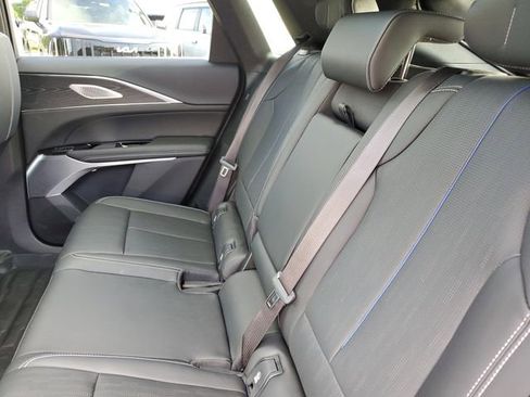 Used 2024 Cadillac Lyriq Sport image 13