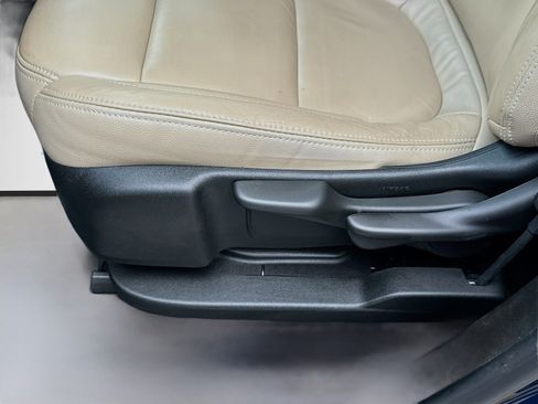 Used 2023 Chevrolet Traverse LS image 17