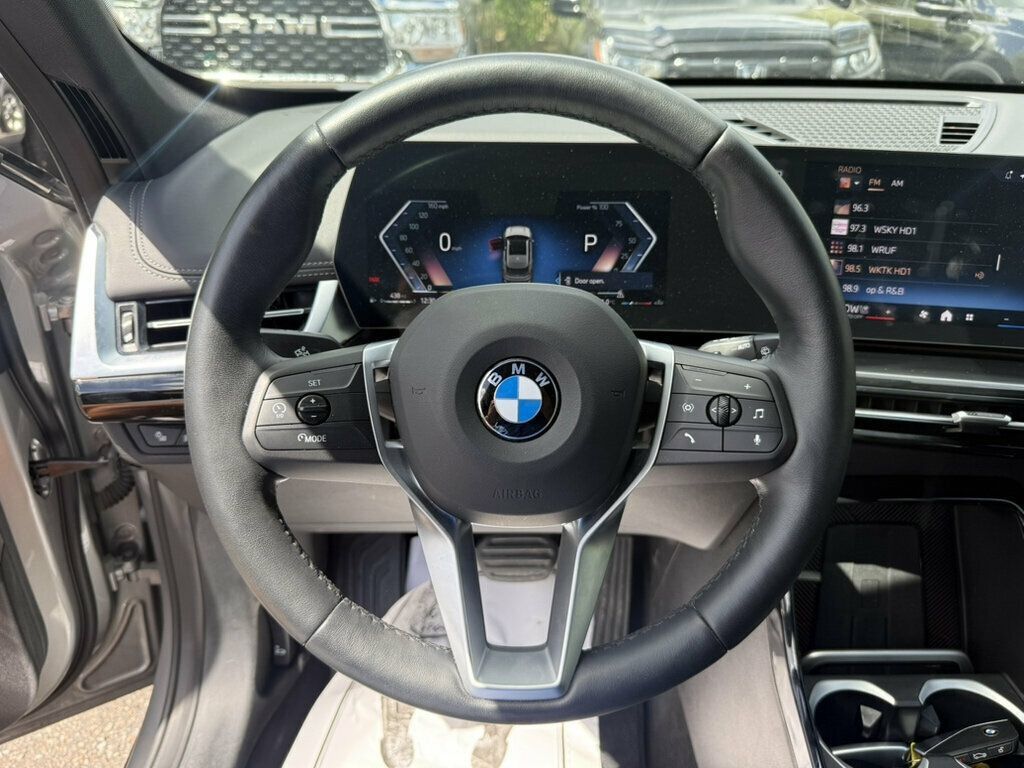 Used 2025 BMW X1 xDrive28i AWD/4WD image 5