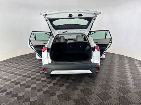 Used 2023 Toyota Corolla Cross L AWD/4WD image 17
