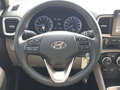 Used 2021 Hyundai Venue SEL FWD image 10