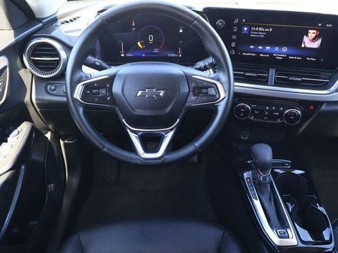 Used 2025 Chevrolet Trax ACTIV w/ Sunroof Package FWD image 9