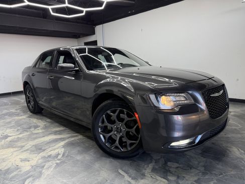 Used 2017 Chrysler 300 S image 6