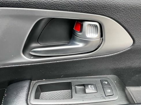 Used 2019 Chrysler Pacifica Touring-L Plus w/ Advanced Safetytec Group image 14