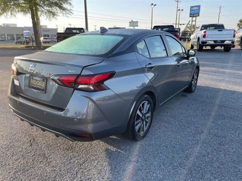 Used 2022 Nissan Versa SV image 7