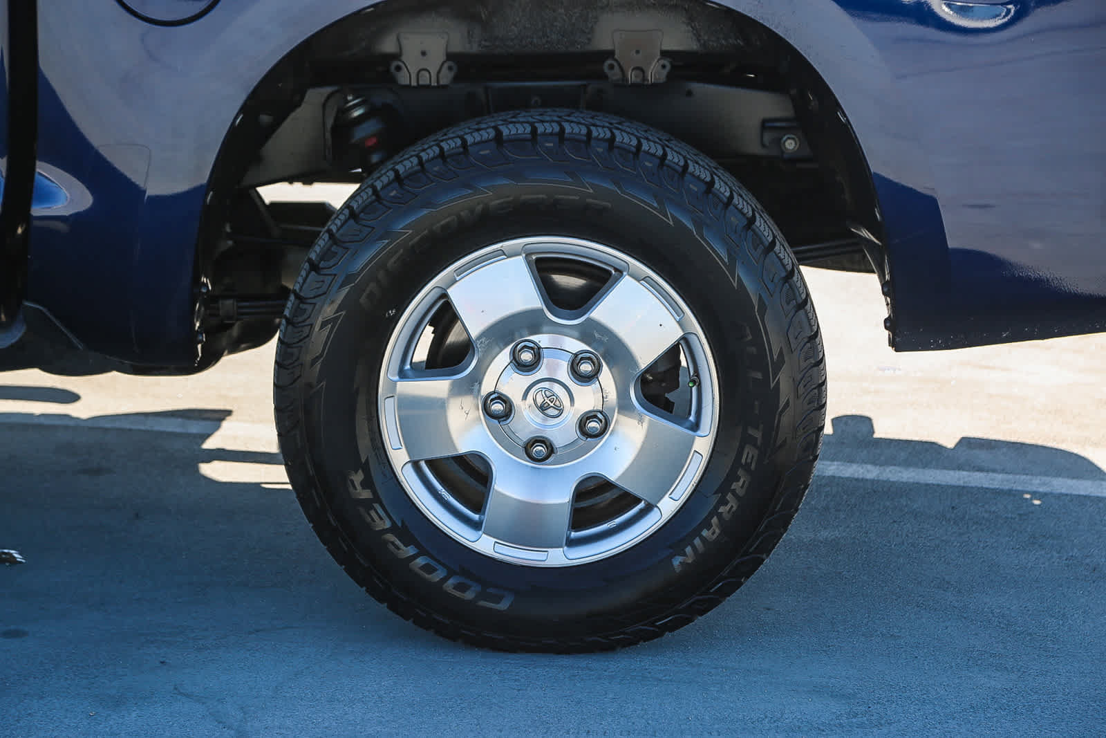 Used 2007 Toyota Tundra Limited w/ TRD Off-Road Pkg AWD/4WD image 11