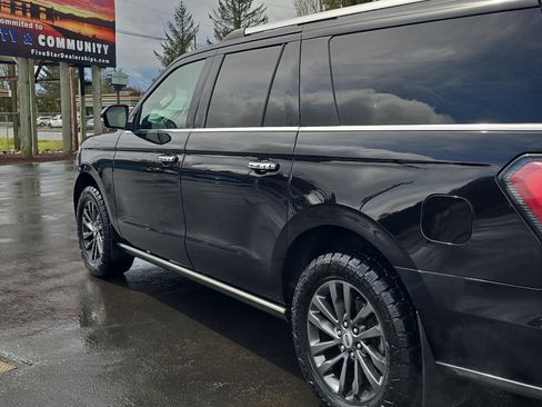 Used 2021 Ford Expedition Max Limited image 12