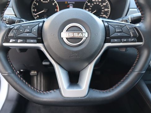 Used 2025 Nissan Altima 2.5 SR FWD image 11