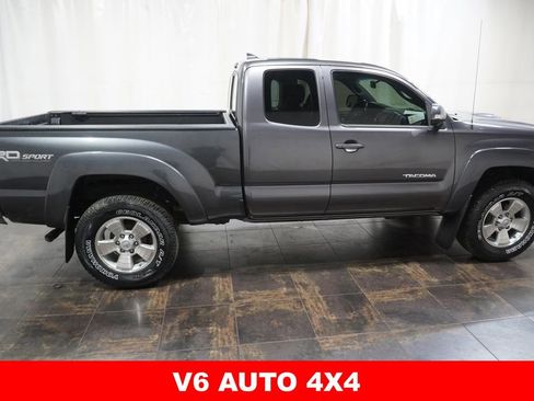 Used 2015 Toyota Tacoma 4x4 Access Cab V6 w/ TRD Sport Package image 4