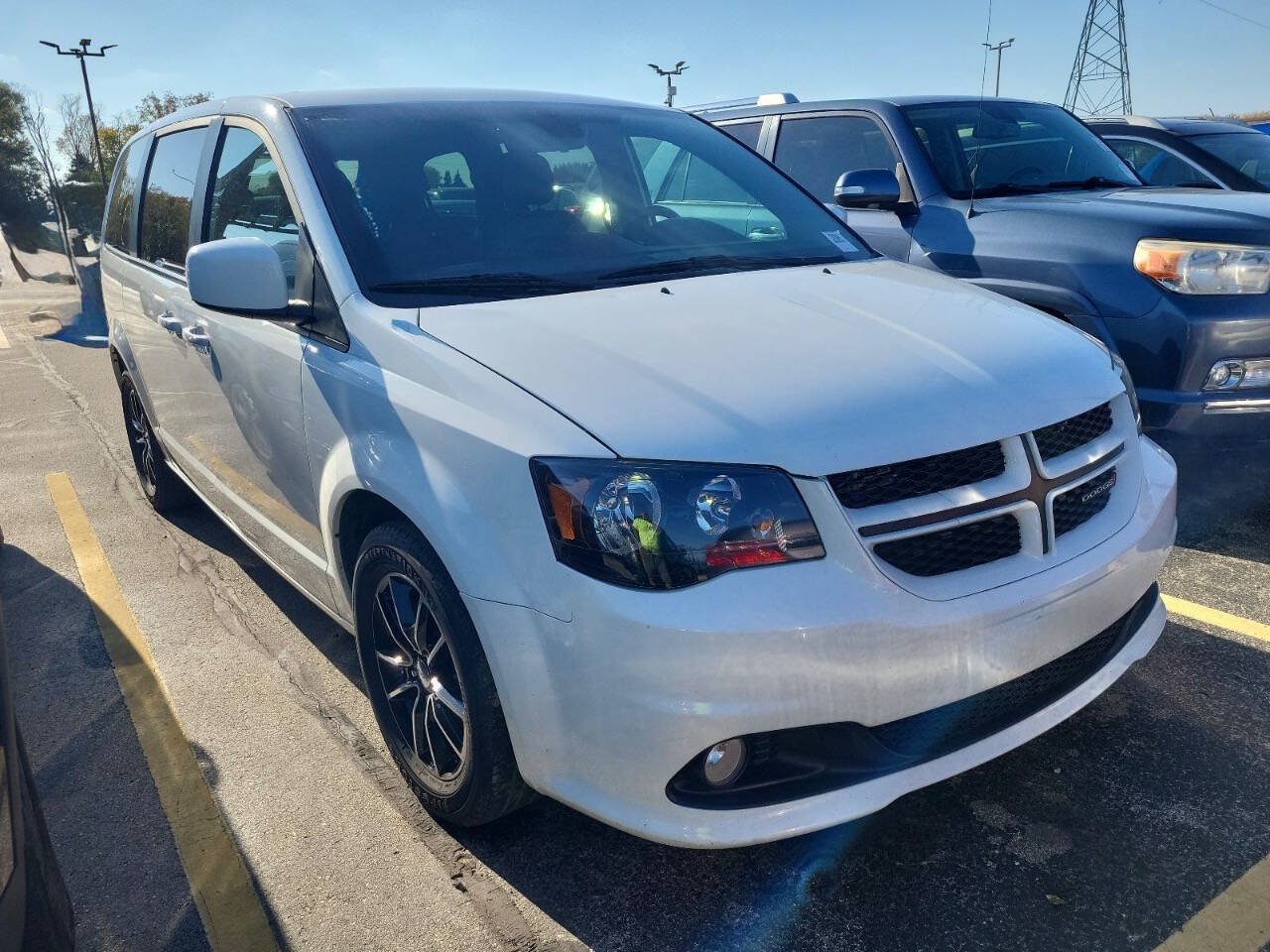 Used 2019 Dodge Grand Caravan GT FWD image 3