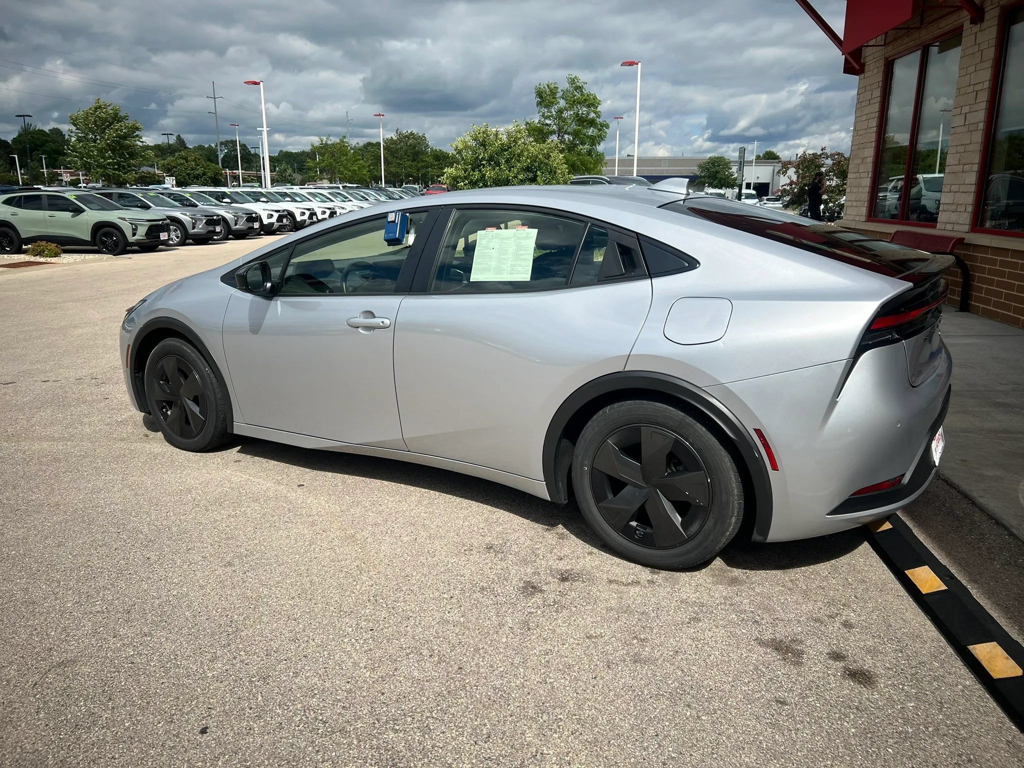 Used 2025 Toyota Prius LE FWD image 5