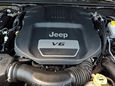 Used 2018 Jeep Wrangler Unlimited Rubicon AWD/4WD image 27