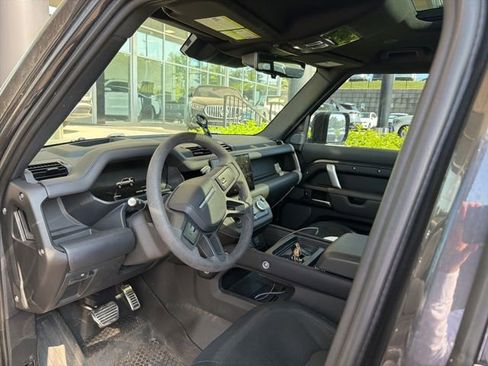 Used 2023 Land Rover Defender 110 V8 AWD/4WD image 2