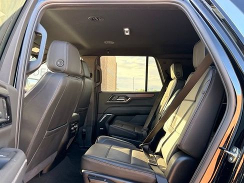 Used 2025 GMC Yukon Denali AWD/4WD image 17