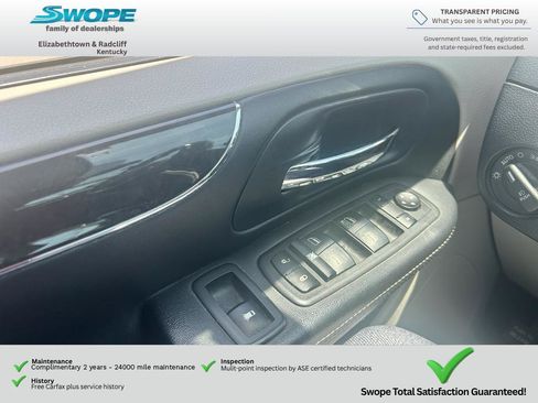 Used 2013 Chrysler Town & Country Touring FWD image 17