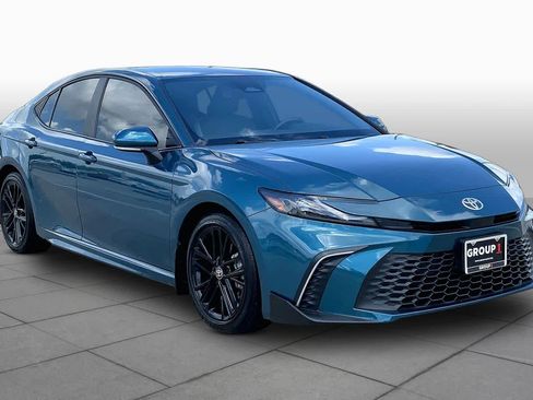 Used 2025 Toyota Camry SE FWD image 5