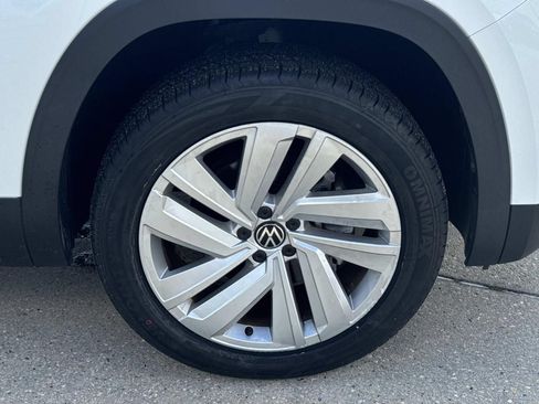 Used 2023 Volkswagen Atlas Cross Sport SE w/ Panoramic Sunroof Package FWD image 4