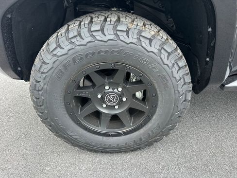 New 2025 Toyota Tacoma TRD Off-Road AWD/4WD image 11