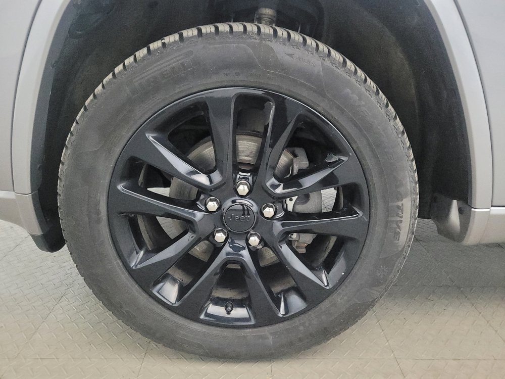 Used 2017 Jeep Grand Cherokee Altitude AWD/4WD image 31