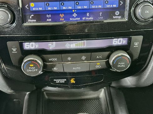 Used 2019 Nissan Rogue SV AWD/4WD image 23