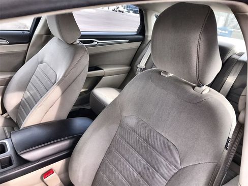 Used 2020 Ford Fusion SE image 11