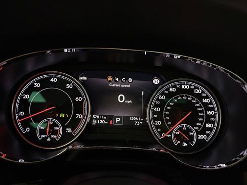 Used 2018 Bentley Bentayga Activity AWD/4WD image 13