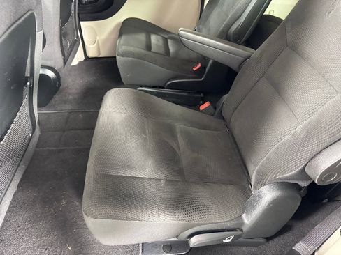 Used 2017 Dodge Grand Caravan SE w/ Power Window Group image 16