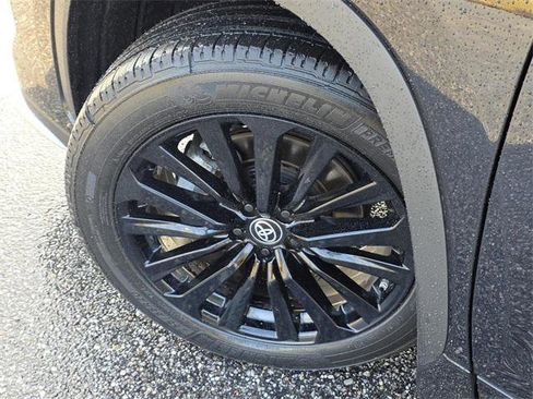 Certified 2023 Toyota Highlander XSE image 36