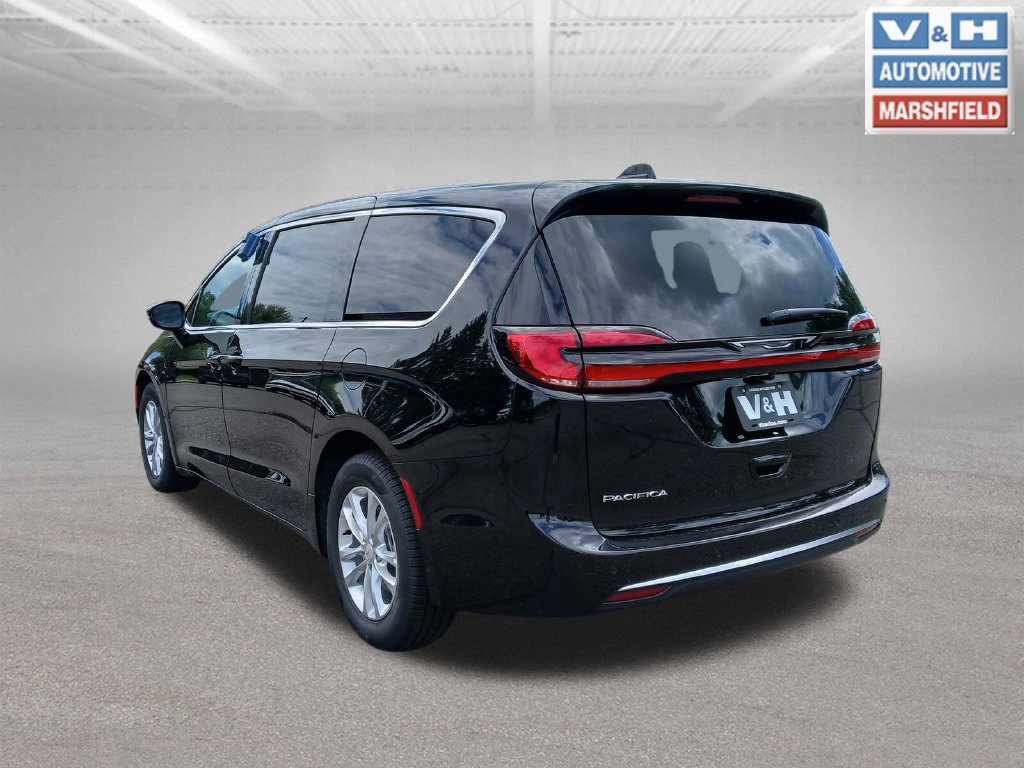 New 2027 Chrysler Pacifica Select FWD image 5