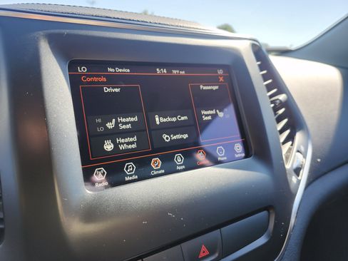 Used 2019 Jeep Cherokee Latitude Plus w/ Comfort/Convenience Group AWD/4WD image 8