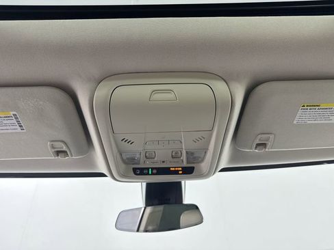 Used 2018 Cadillac XT5 Luxury w/ Driver Awareness Package AWD/4WD image 10