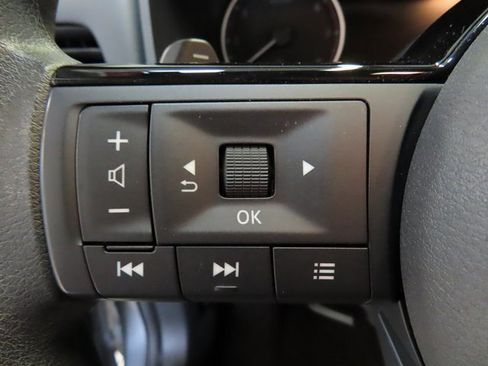 Used 2023 Nissan Rogue SV image 21