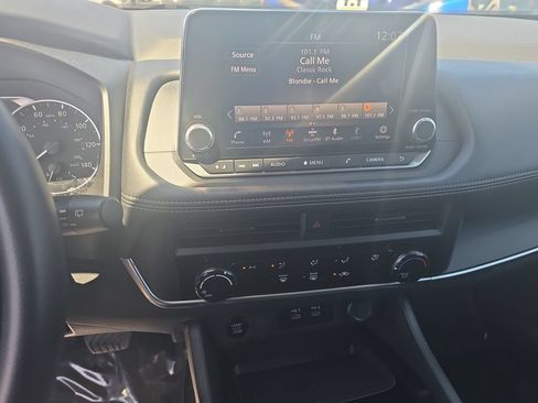 Used 2024 Nissan Rogue S AWD/4WD image 12