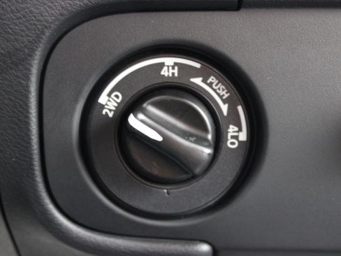 Certified 2025 Nissan Frontier S image 16