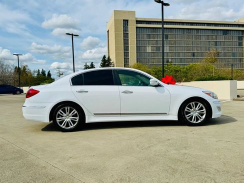 Used 2014 Hyundai Genesis 3.8 RWD image 6