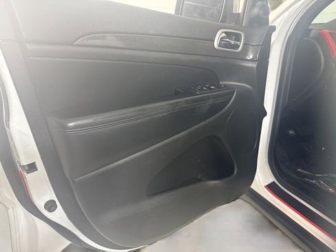 Used 2018 Jeep Grand Cherokee Laredo image 22